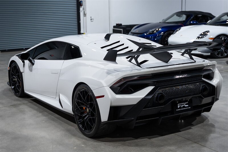 Used 2022 Lamborghini Huracan STO RWD image 4