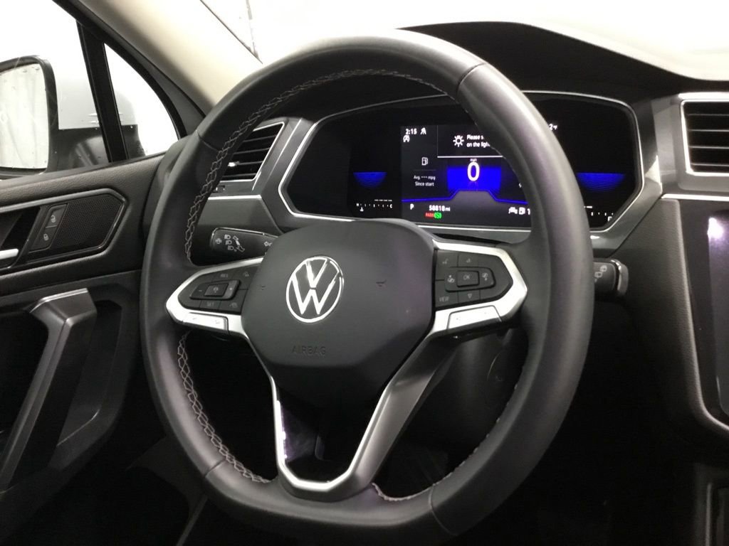 Used 2022 Volkswagen Tiguan SE w/ Panoramic Sunroof Package image 34