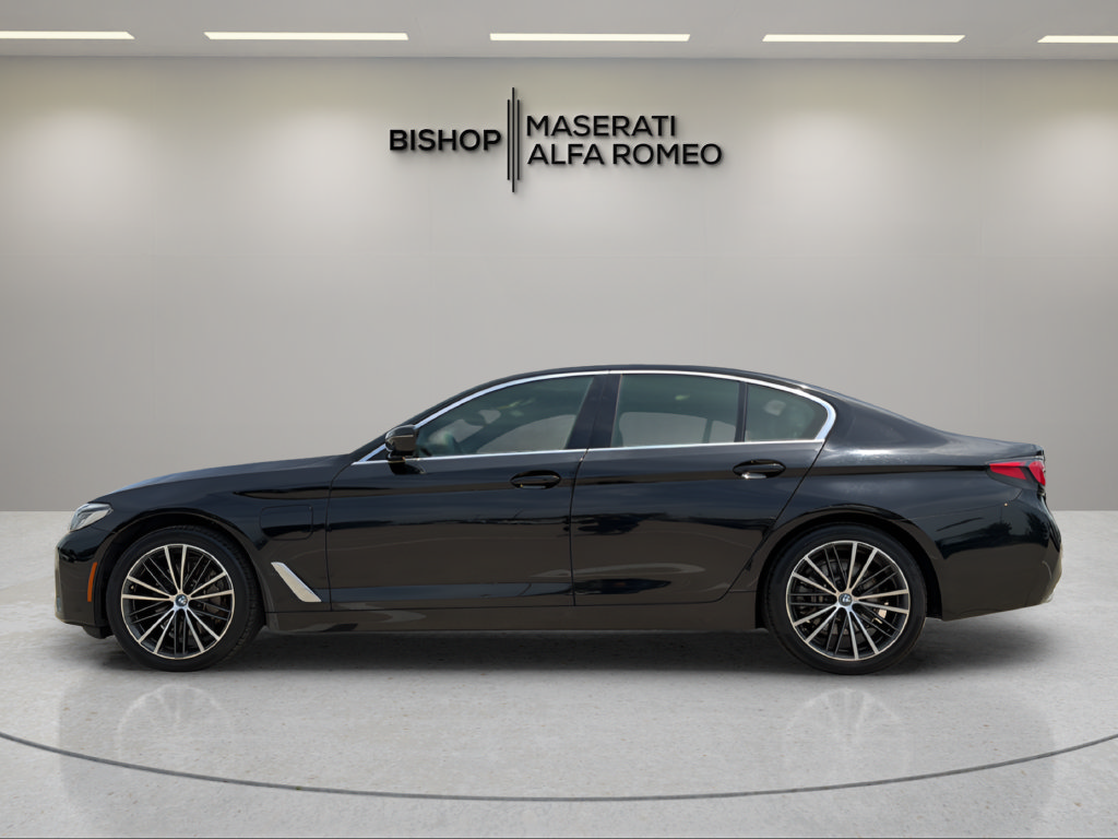 Used 2023 BMW 530e xDrive AWD/4WD image 3