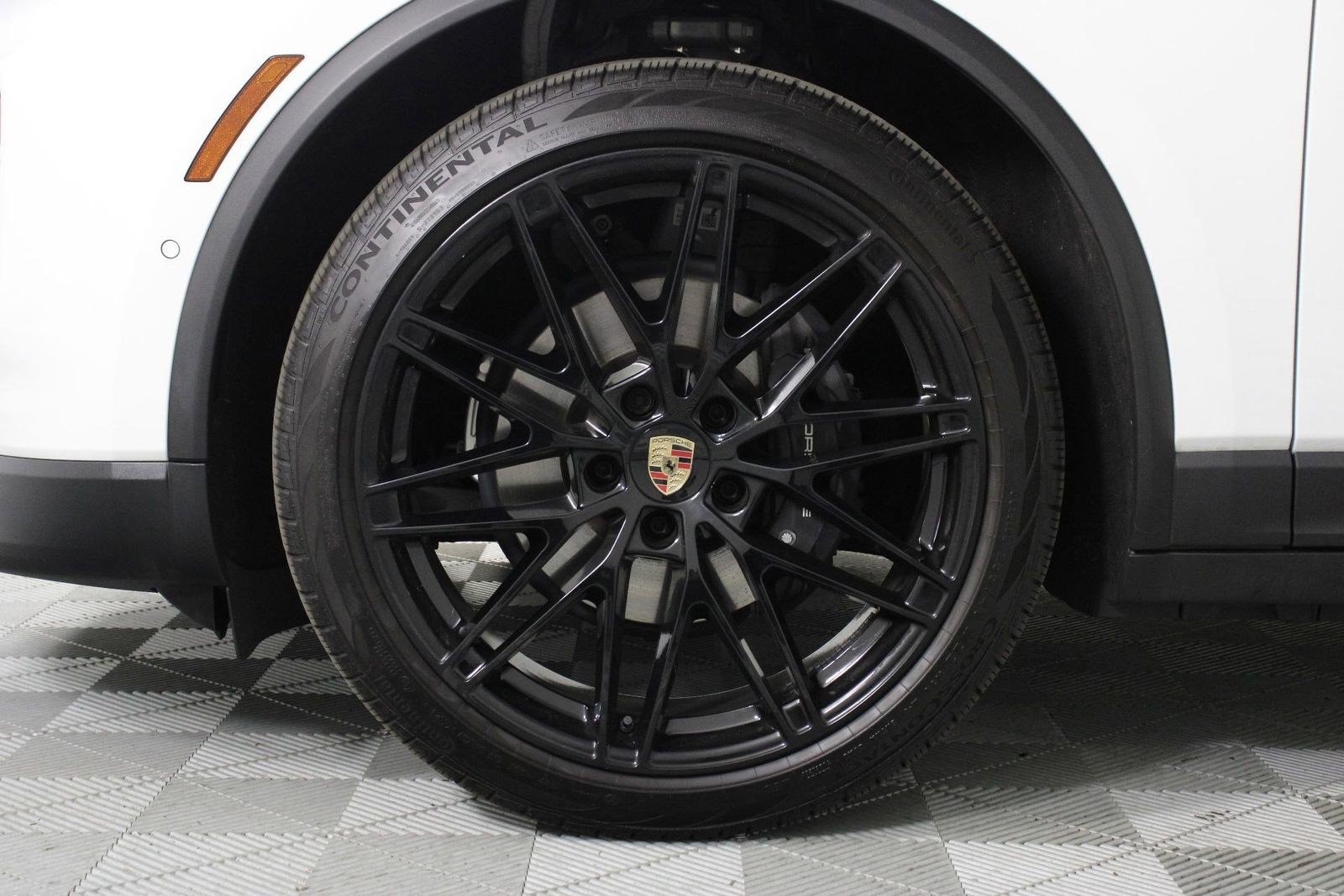 Certified 2025 Porsche Macan Electric image 28