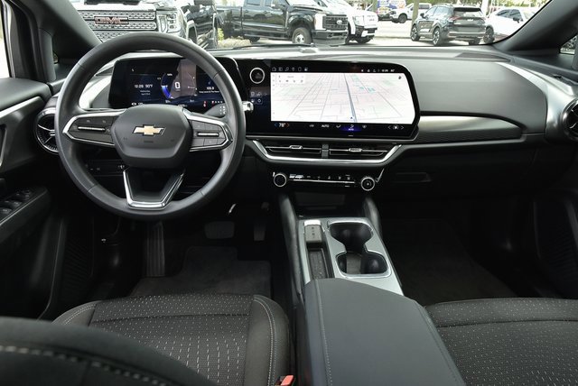 Used 2025 Chevrolet Equinox EV LT image 18