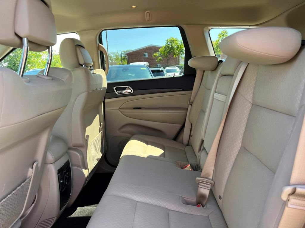 Certified 2022 Jeep Grand Cherokee Laredo E AWD/4WD image 14