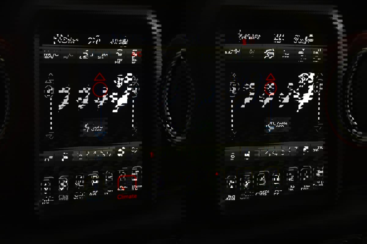 Used 2022 Jeep Gladiator Rubicon w/ Cold Weather Group image 32