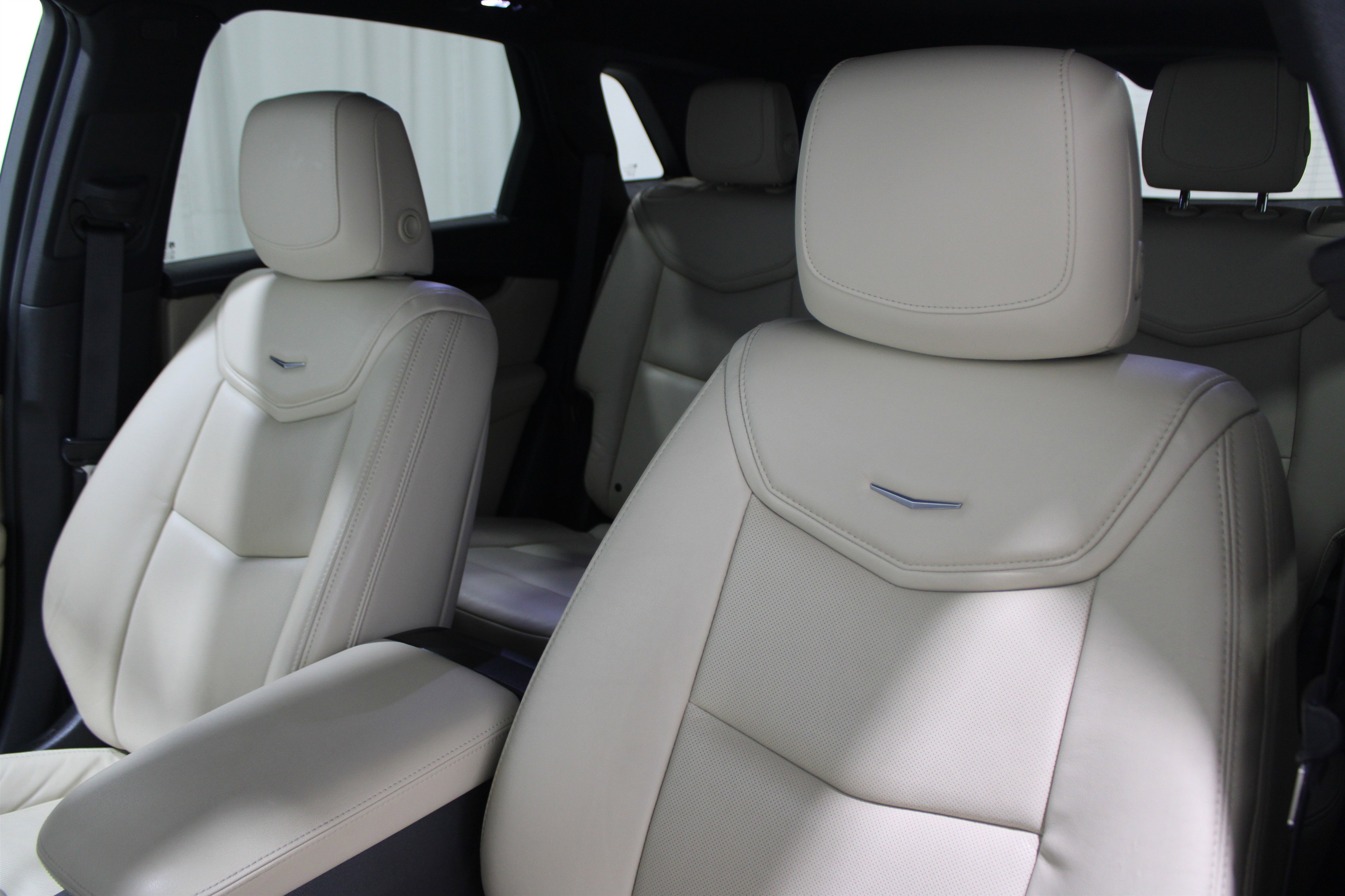 Used 2017 Cadillac XT5 Luxury w/ Driver Awareness Package image 5