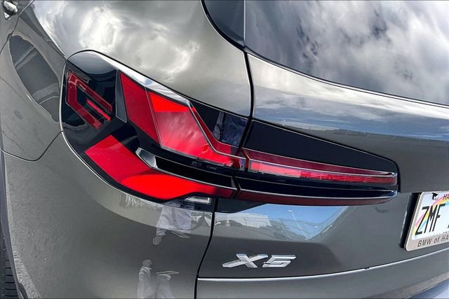 Used 2025 BMW X5 xDrive40i w/ Parking Assistance Package image 32