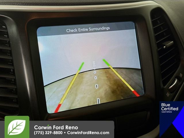 Used 2018 Jeep Cherokee Trailhawk AWD/4WD image 16