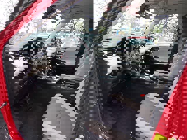 Used 2022 Toyota RAV4 XLE w/ Convenience Package image 2