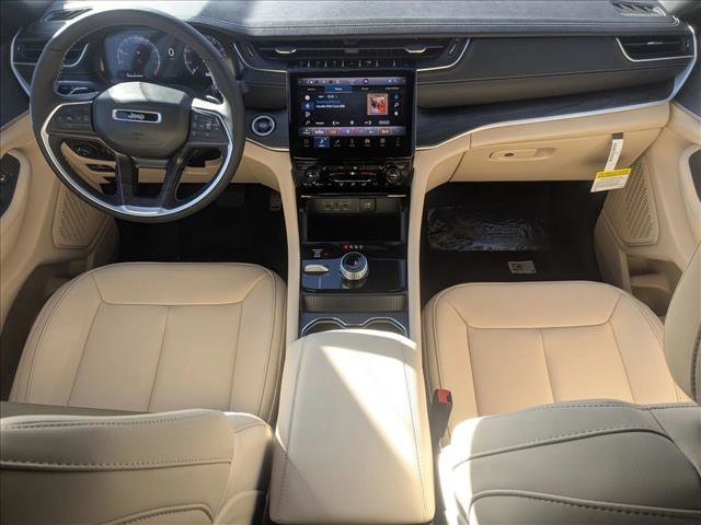 New 2025 Jeep Grand Cherokee Limited w/ Trailer Tow Package image 15