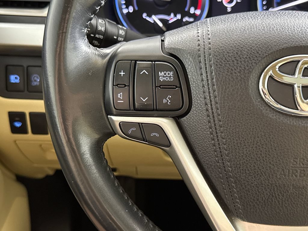 Used 2017 Toyota Highlander XLE FWD image 16