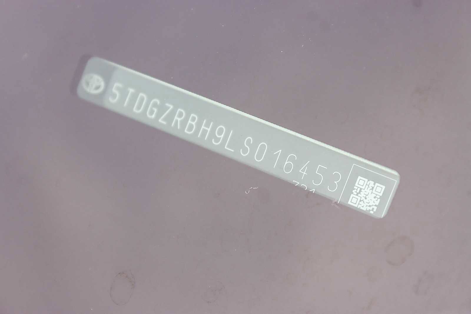 Used 2020 Toyota Highlander XLE image 29