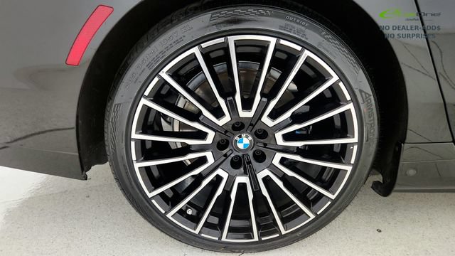 Used 2025 BMW i7 xDrive60 w/ Executive Package RWD image 76