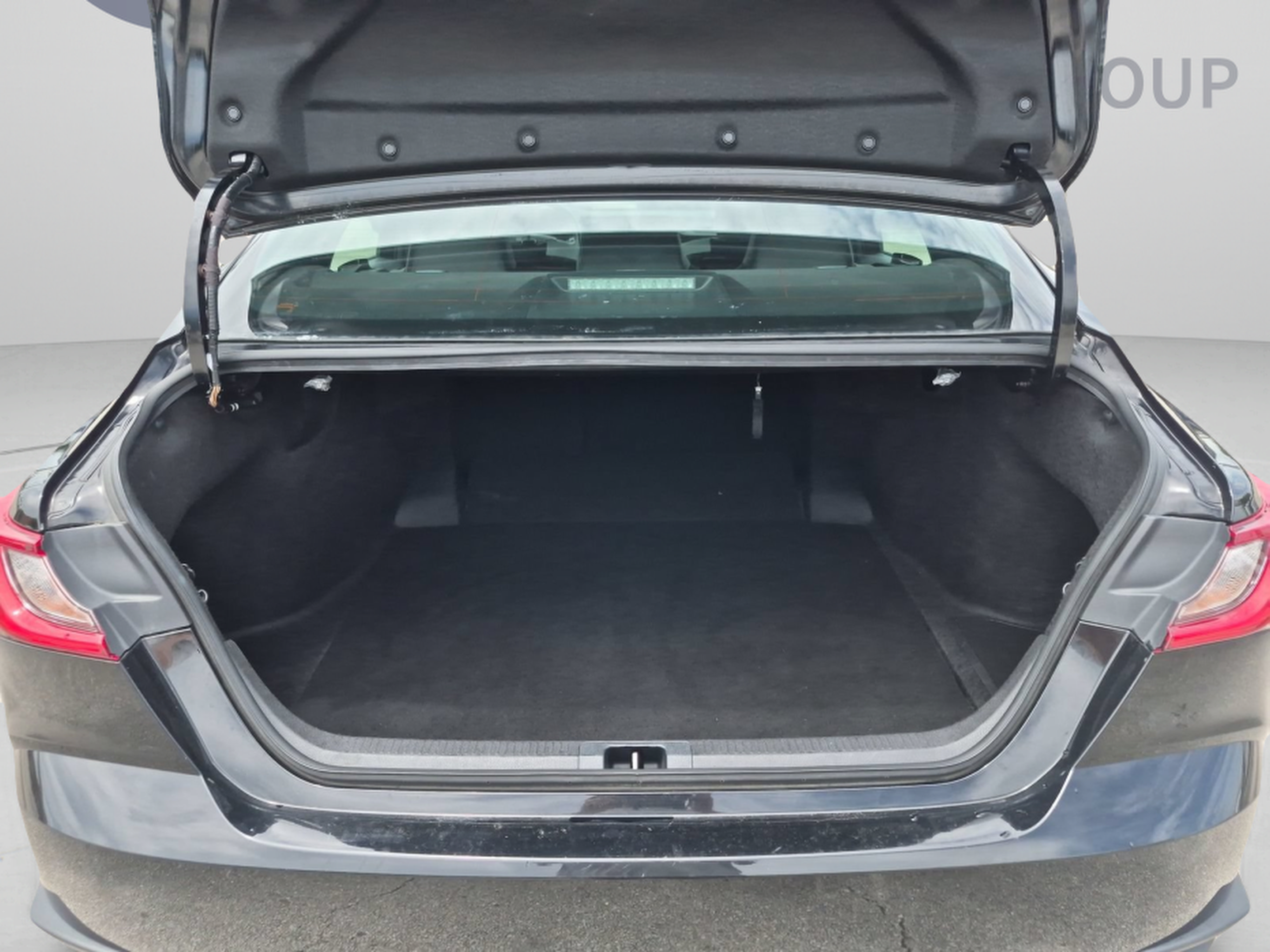 Used 2025 Toyota Camry SE FWD image 29