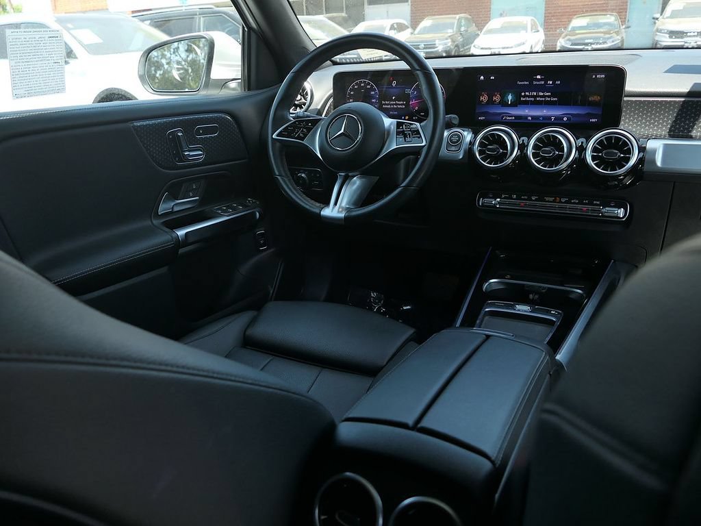 Used 2025 Mercedes-Benz GLB 250 4MATIC image 25
