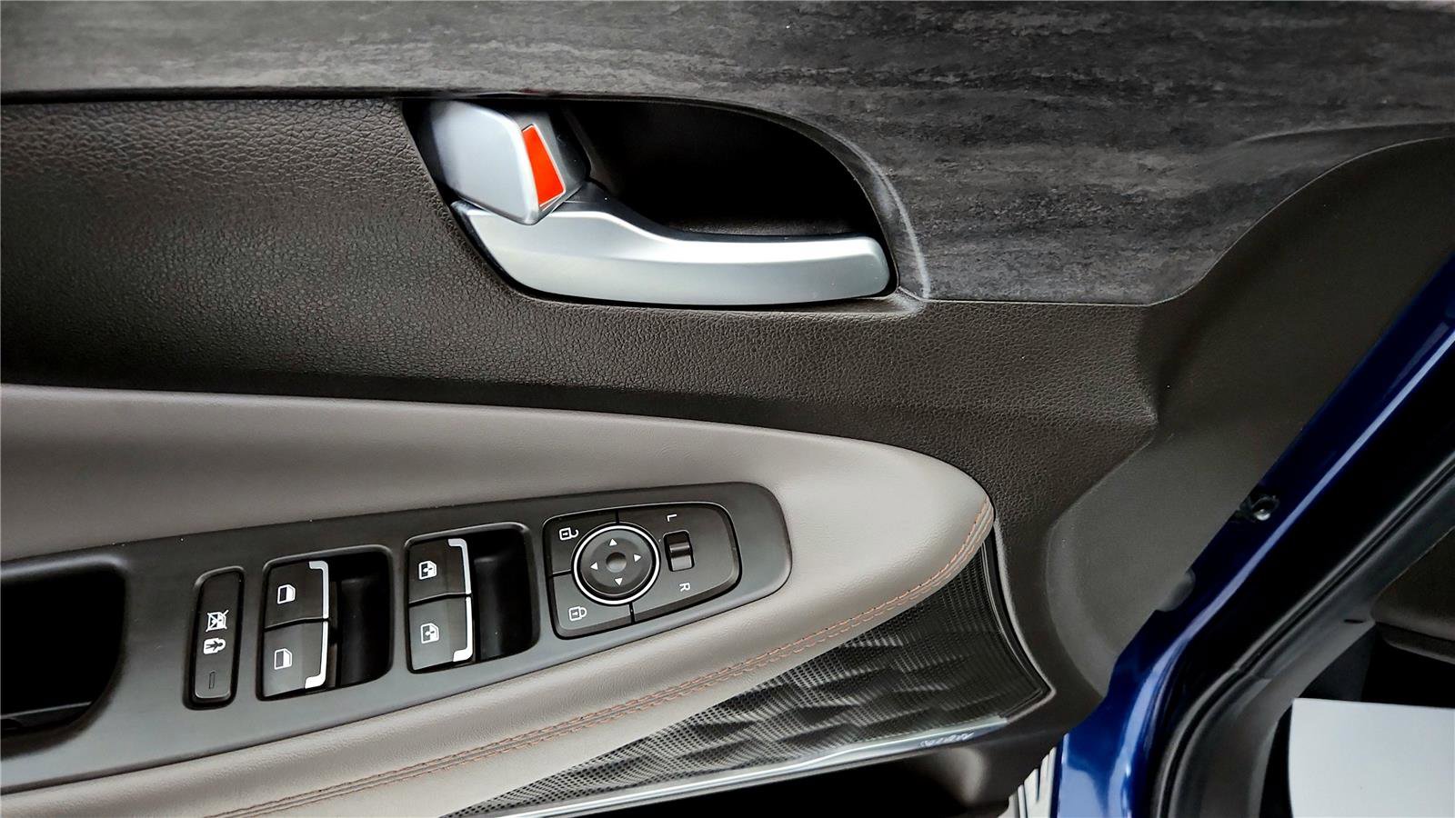 Used 2020 Hyundai Santa Fe SEL w/ Convenience + Premium Package image 23