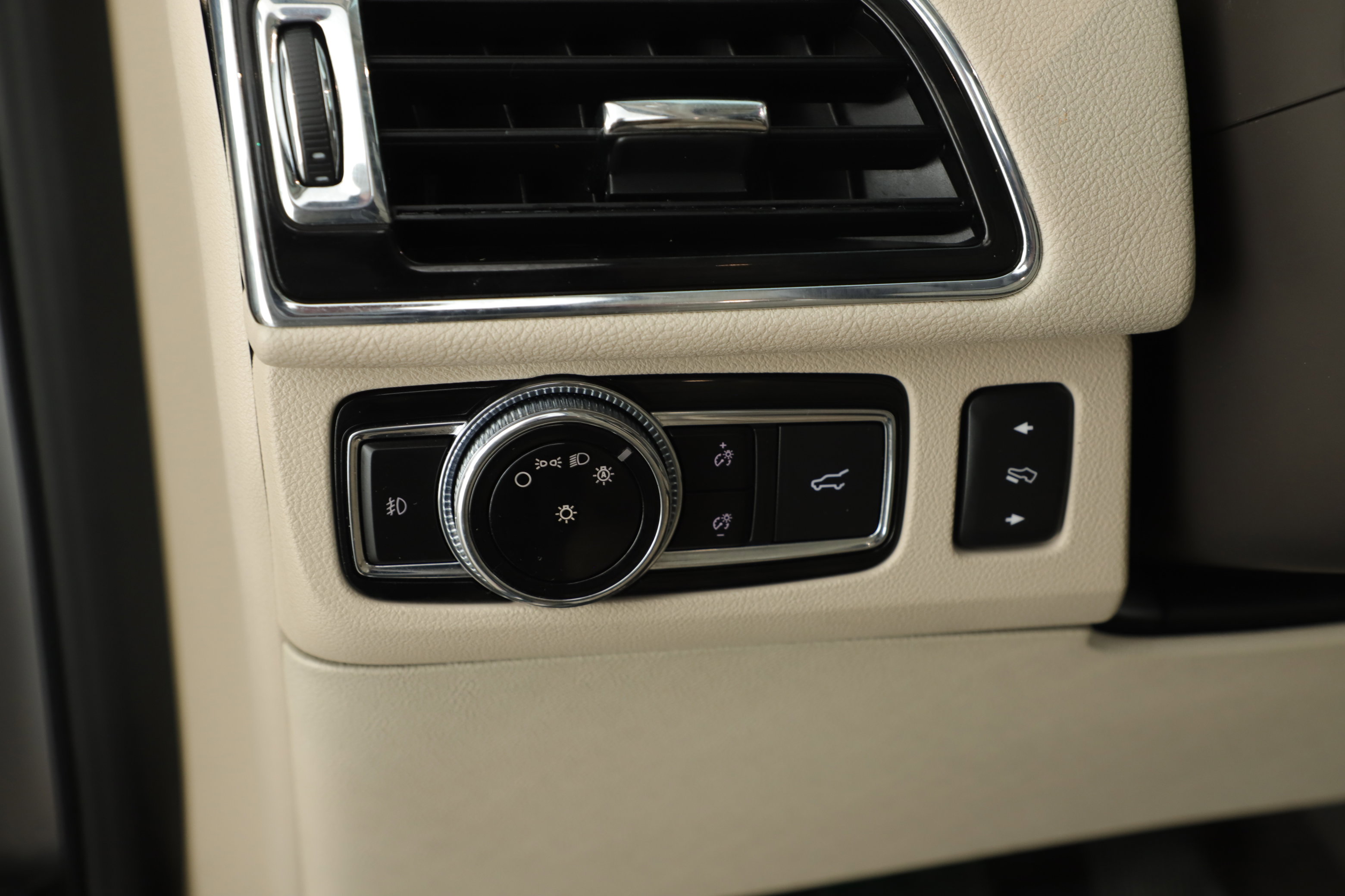 Certified 2021 Lincoln Navigator Reserve w/ Luxury Package image 11