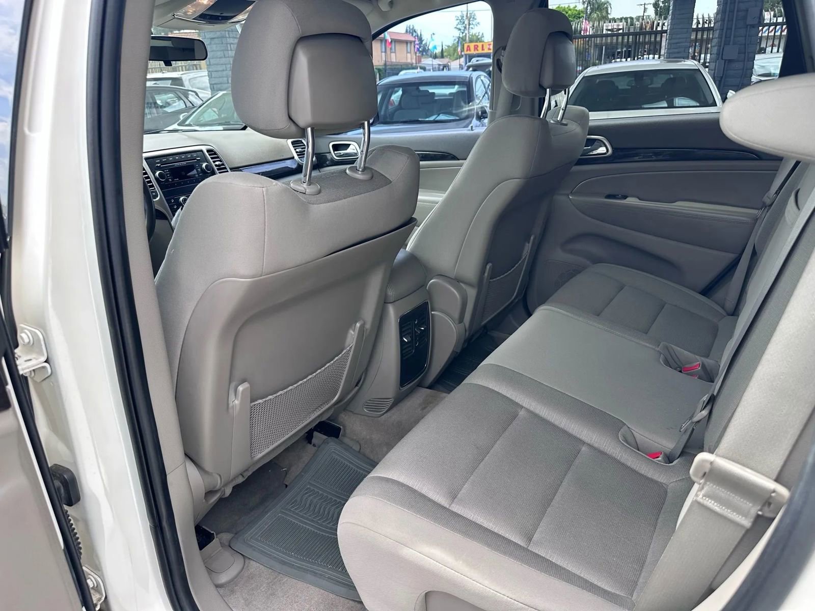 Used 2012 Jeep Grand Cherokee Laredo w/ Laredo E Group image 50