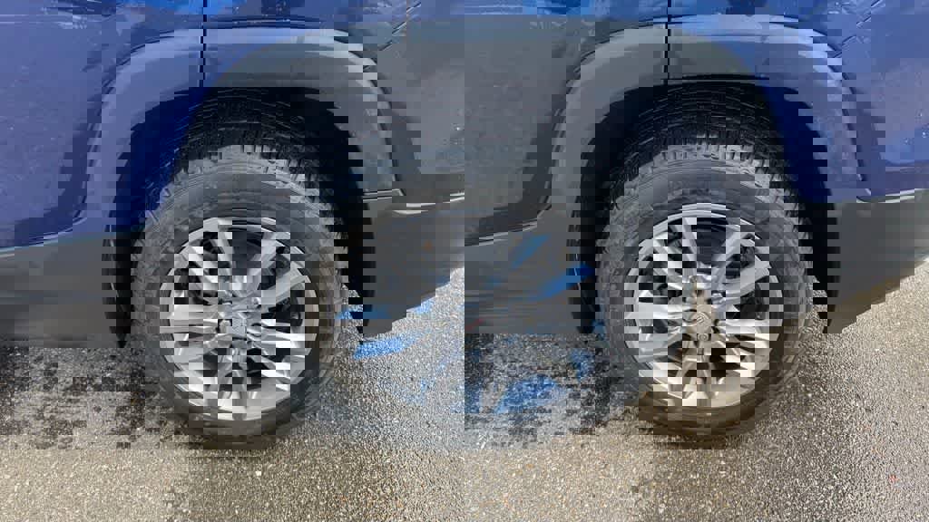 Used 2022 GMC Terrain SLT w/ LPO, Floor Liner Package image 9