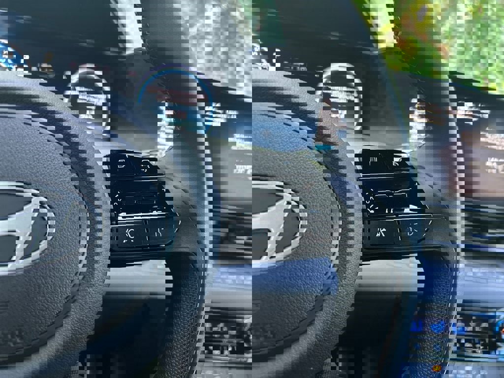 New 2025 Hyundai Elantra SEL image 18