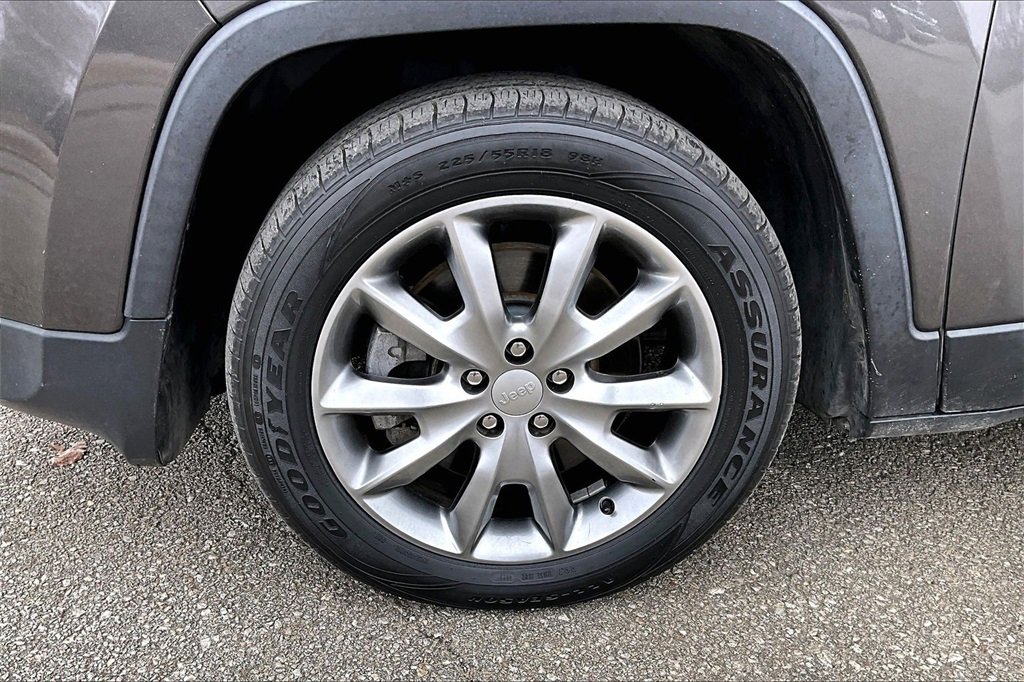 Used 2018 Jeep Cherokee Limited image 8