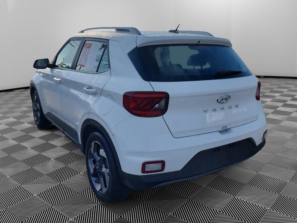 Used 2025 Hyundai Venue SEL image 5