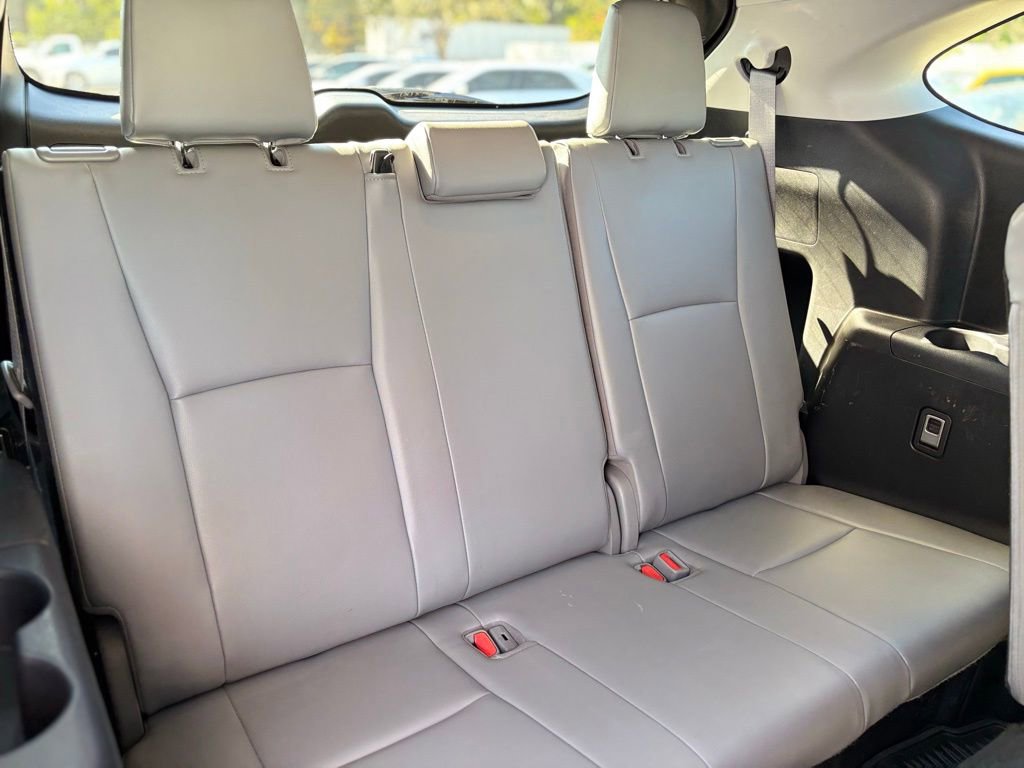 Used 2020 Toyota Highlander XLE image 21