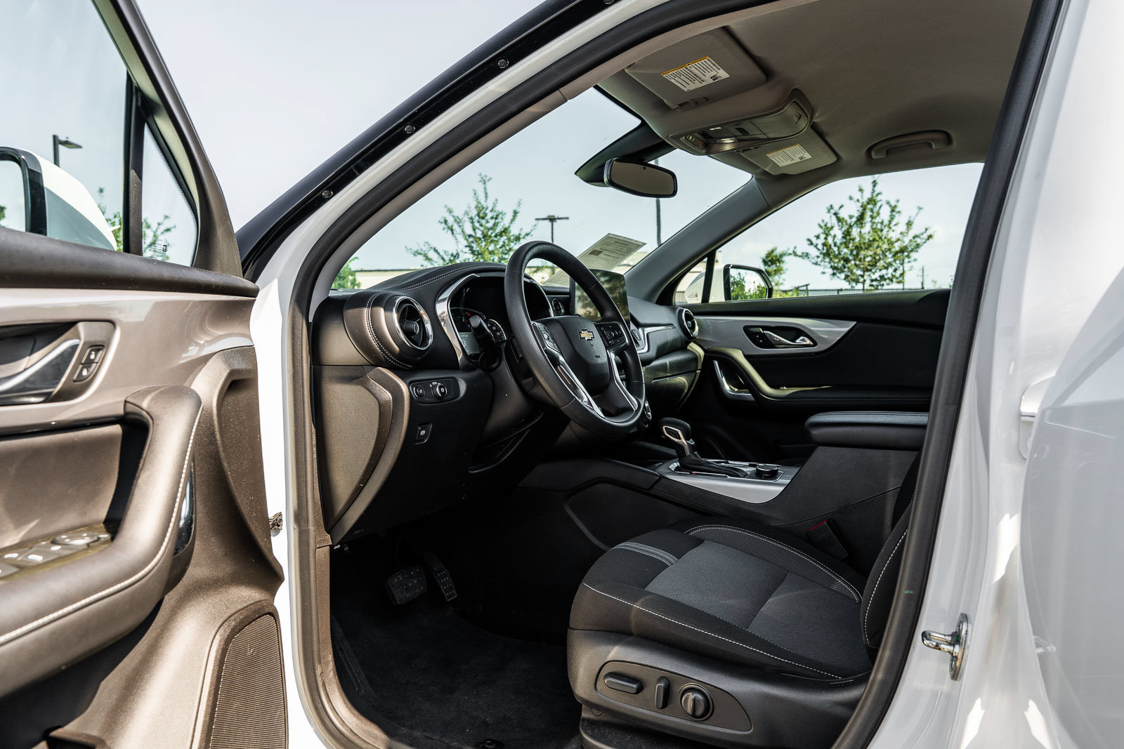 Used 2024 Chevrolet Blazer LT w/ Convenience Package FWD image 17