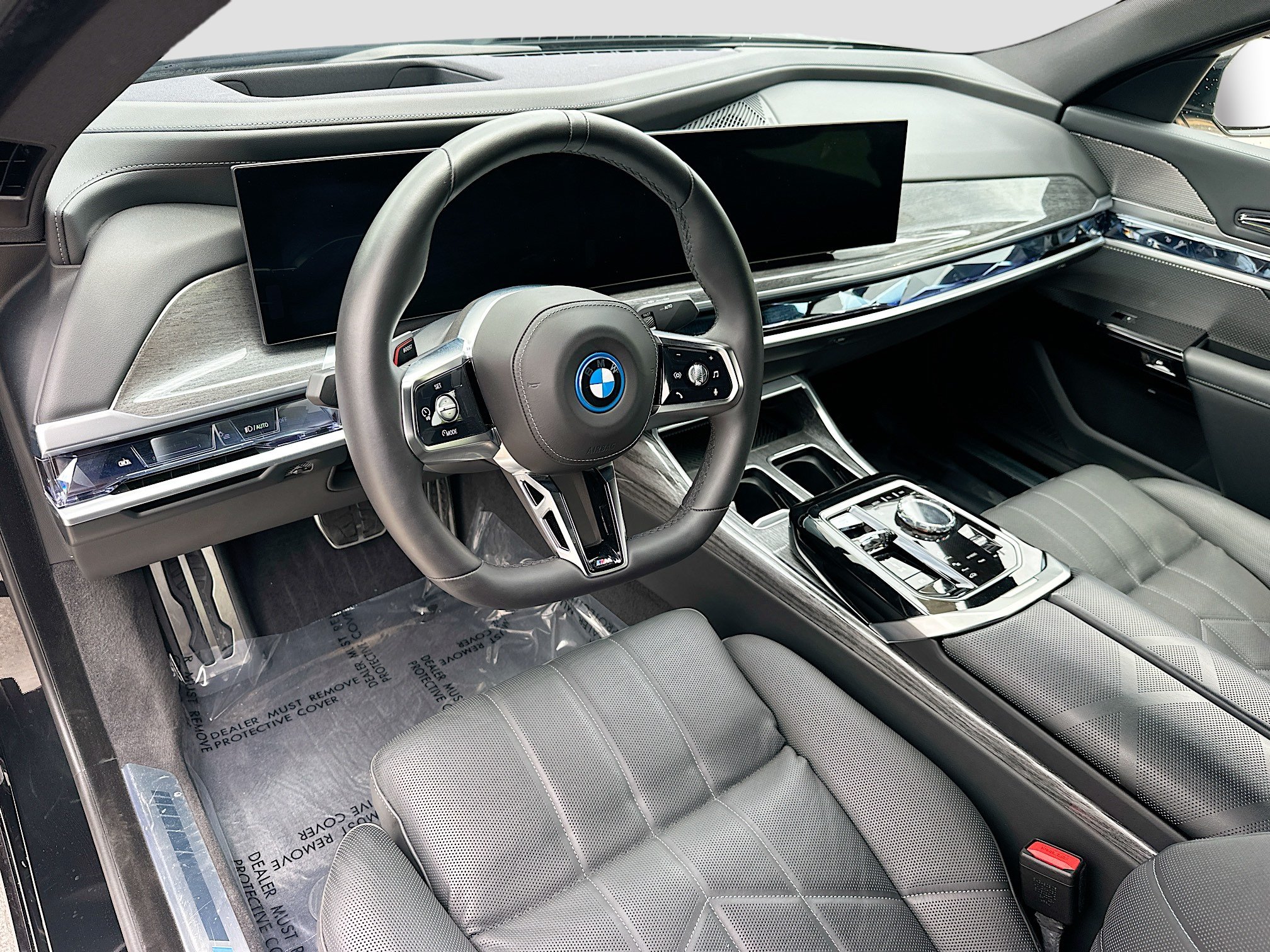 Used 2024 BMW i7 xDrive60 w/ Executive Package AWD/4WD image 9