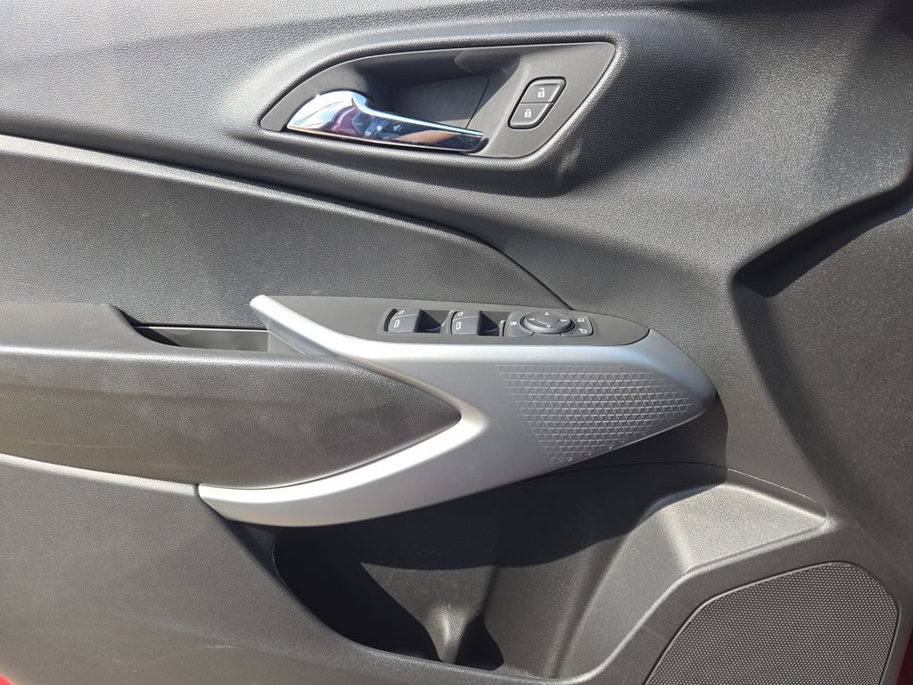 Used 2026 Chevrolet Trax RS w/ Sunroof Package FWD image 17