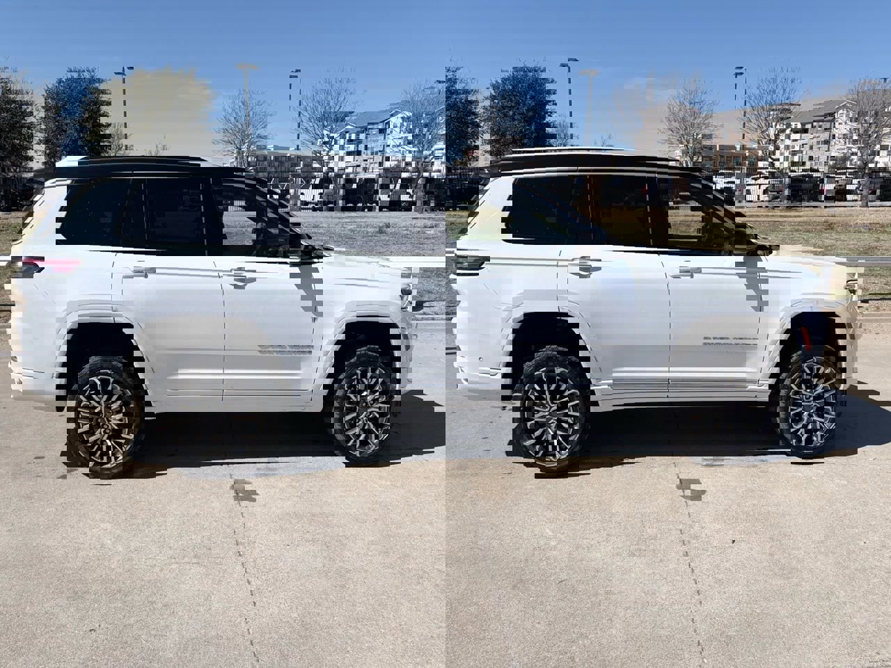 Used 2023 Jeep Grand Cherokee L Summit image 2