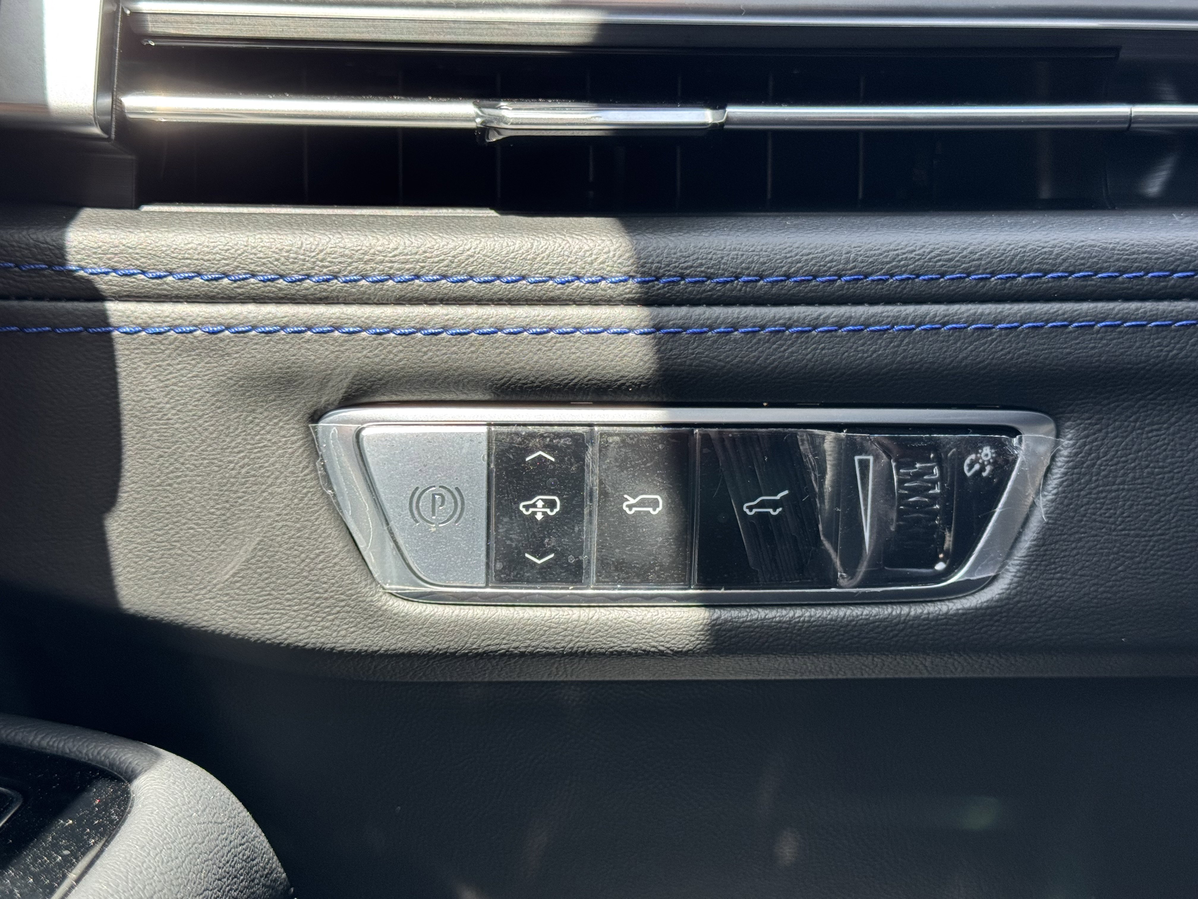 New 2025 Cadillac Escalade IQ Sport 1 w/ Smart Trailering package image 32