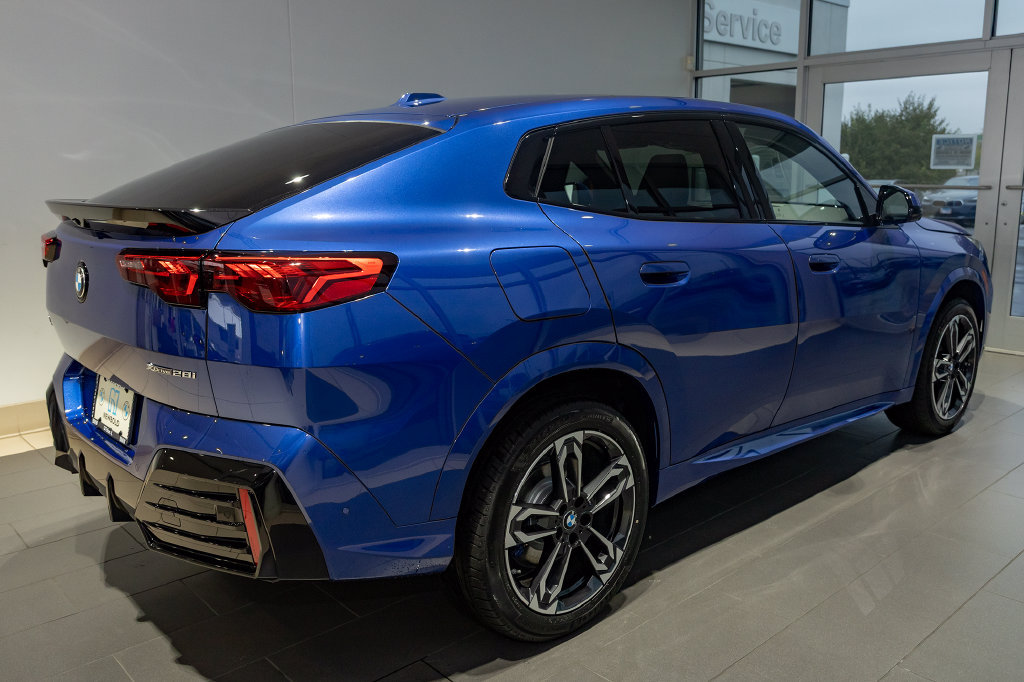 New 2027 BMW X2 xDrive28i w/ Technology Package AWD/4WD image 15