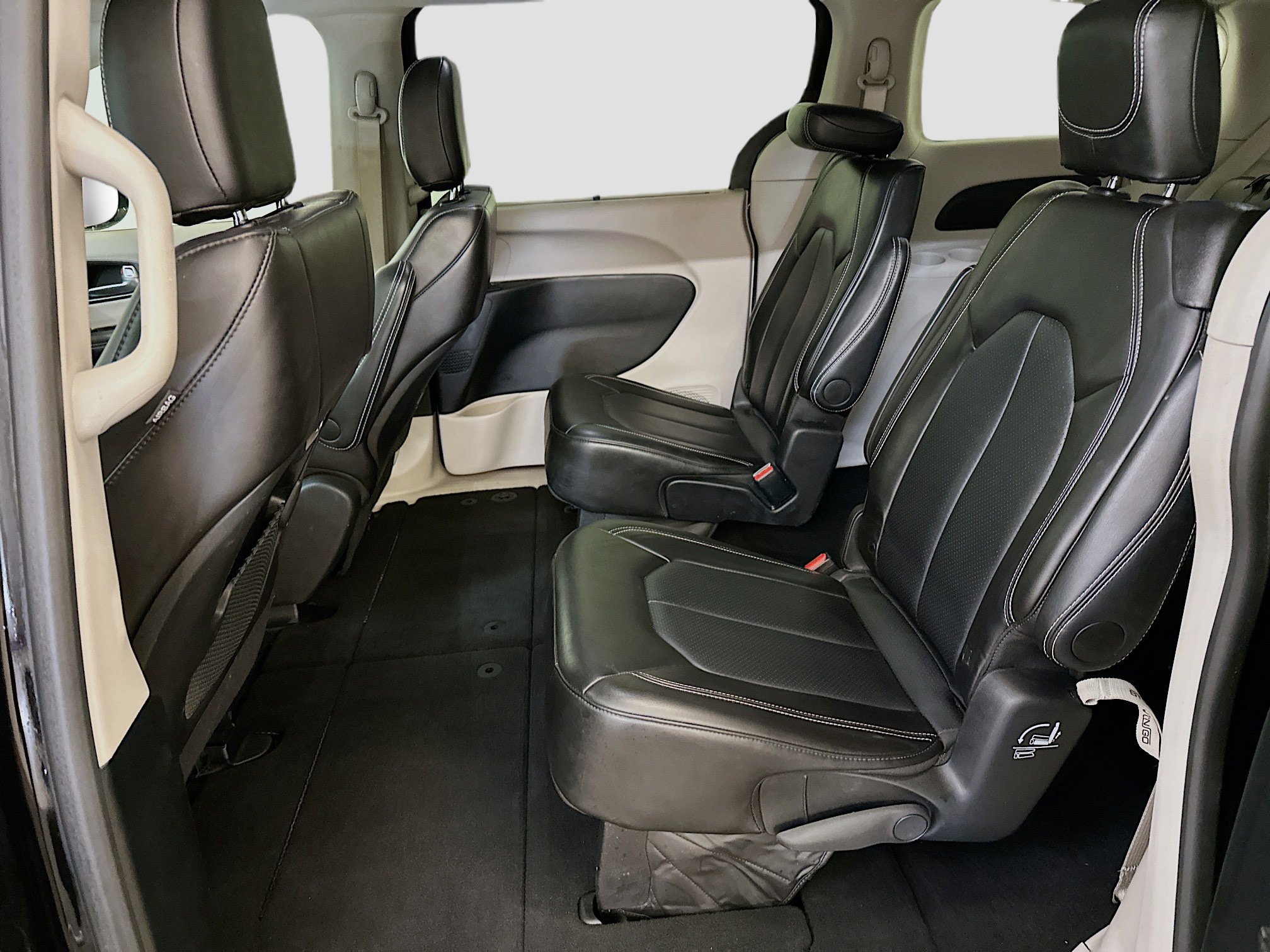 Used 2024 Chrysler Pacifica Touring-L image 28