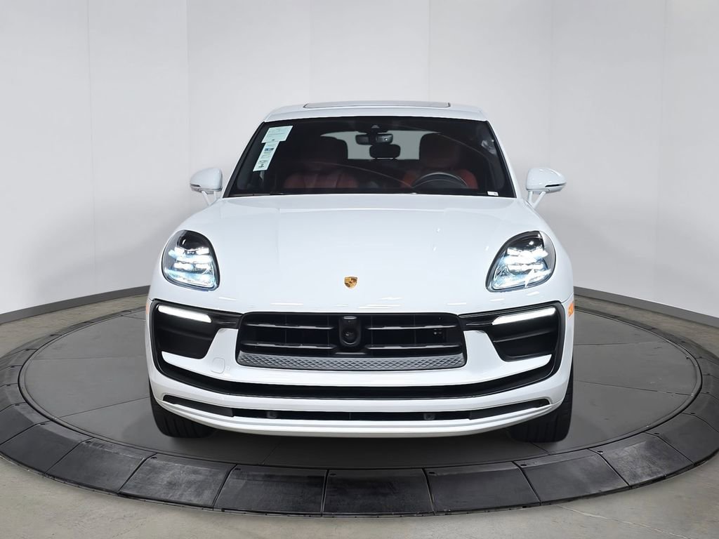 Certified 2025 Porsche Macan image 10