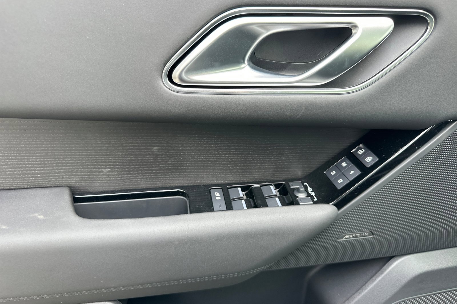 New 2026 Land Rover Range Rover Velar Dynamic SE image 10