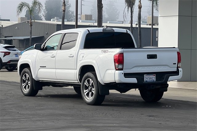 Used 2017 Toyota Tacoma TRD Sport image 6