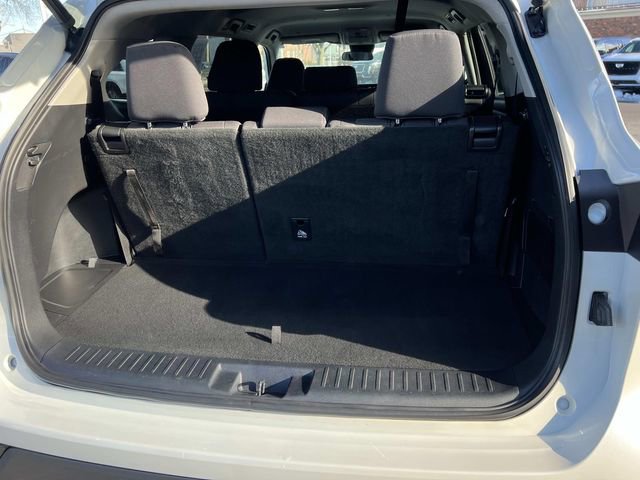 Used 2020 Toyota Highlander LE image 10