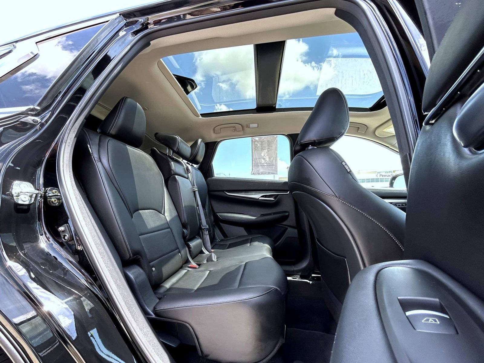 Certified 2025 INFINITI QX50 Luxe AWD/4WD image 18