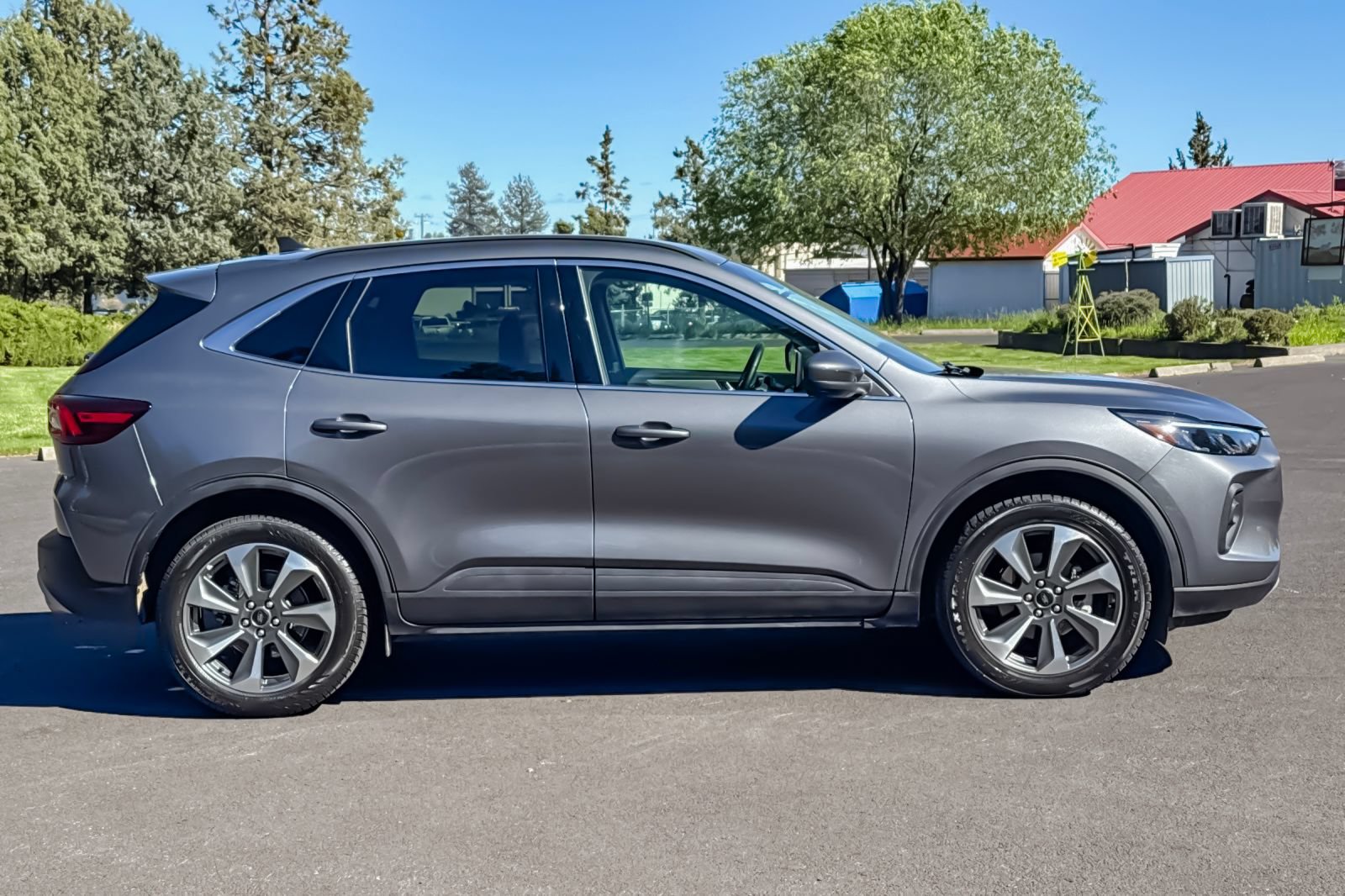 Used 2025 Ford Escape Platinum AWD/4WD image 3