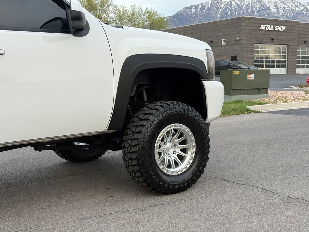 Used 2007 Chevrolet Silverado 1500 LTZ w/ Safety Package AWD/4WD image 4