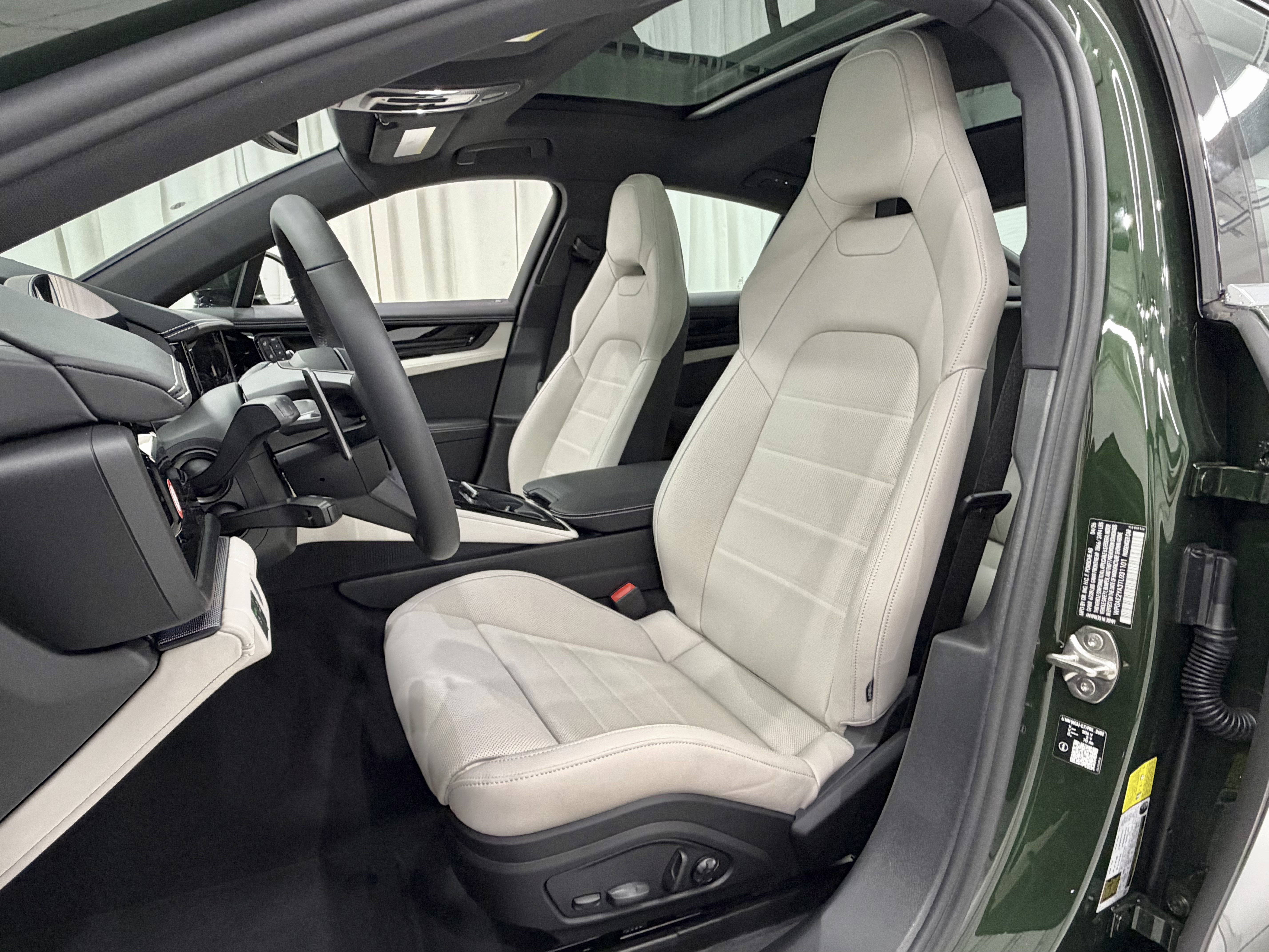 New 2026 Porsche Panamera 4 AWD/4WD image 32