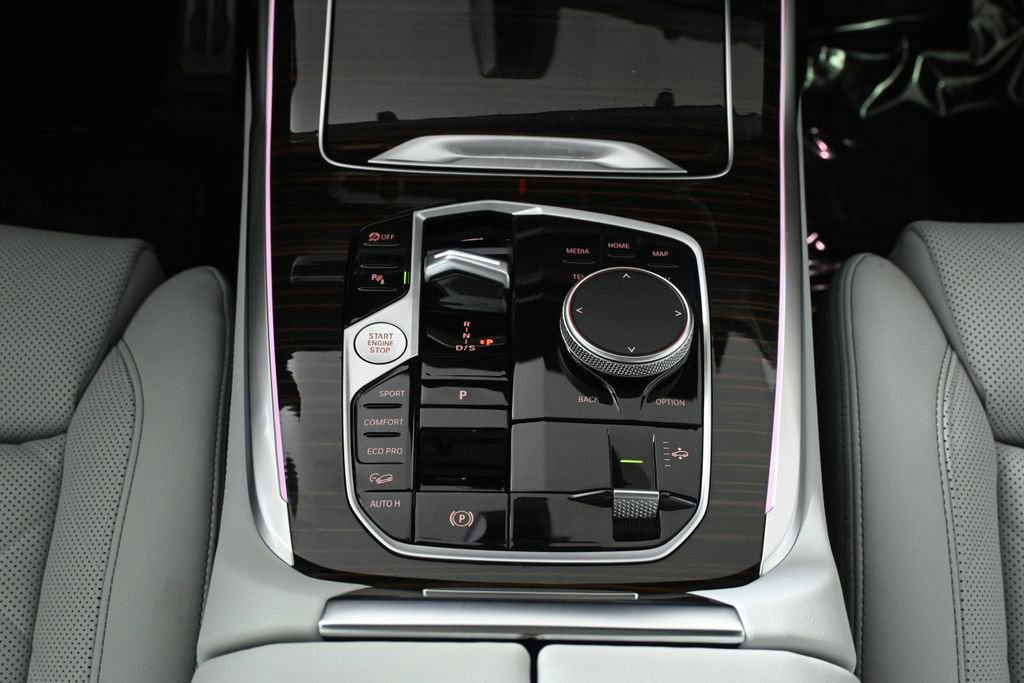Certified 2026 BMW X7 xDrive40i w/ M Sport Package image 22