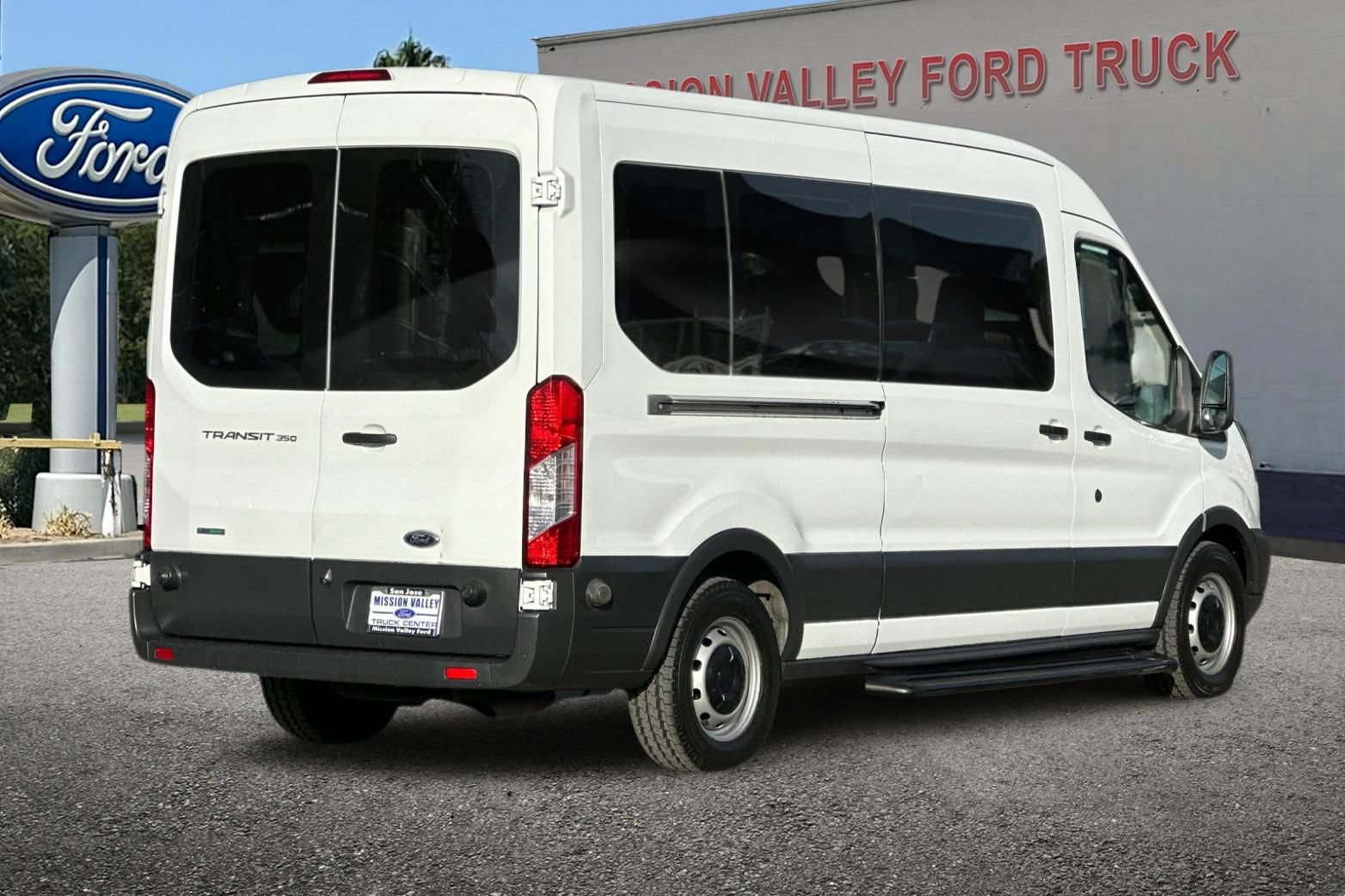 Used 2016 Ford Transit 350 XL RWD image 4