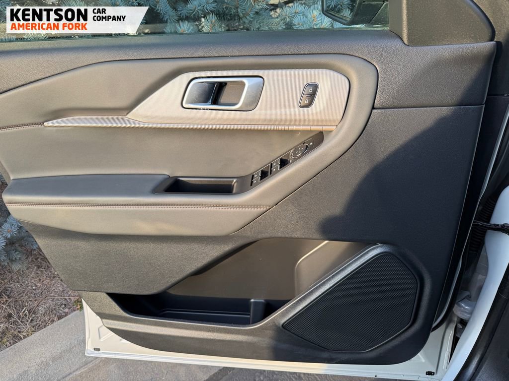 Used 2025 Ford Explorer Active image 21