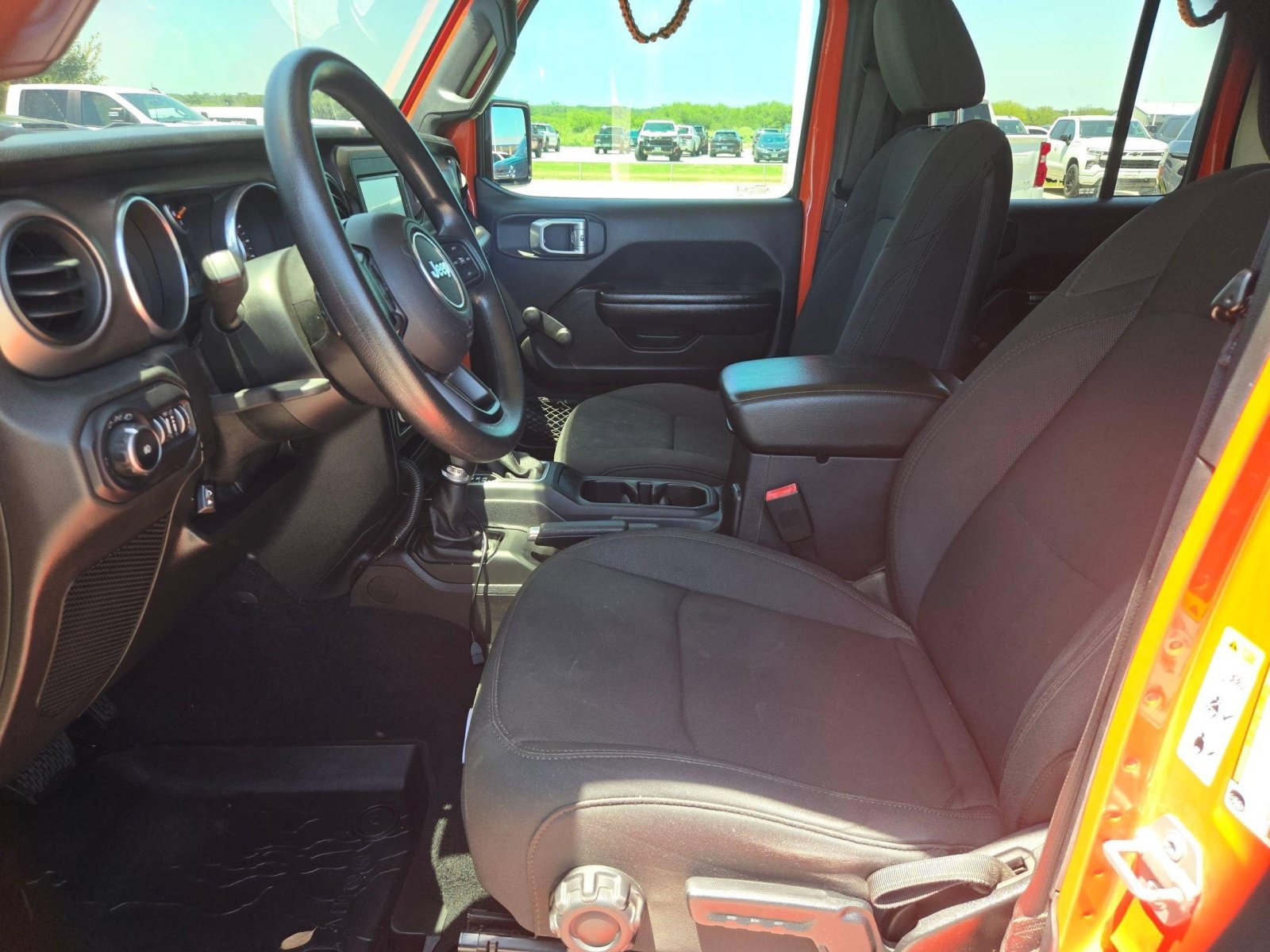 Used 2018 Jeep Wrangler Unlimited Sport AWD/4WD image 9