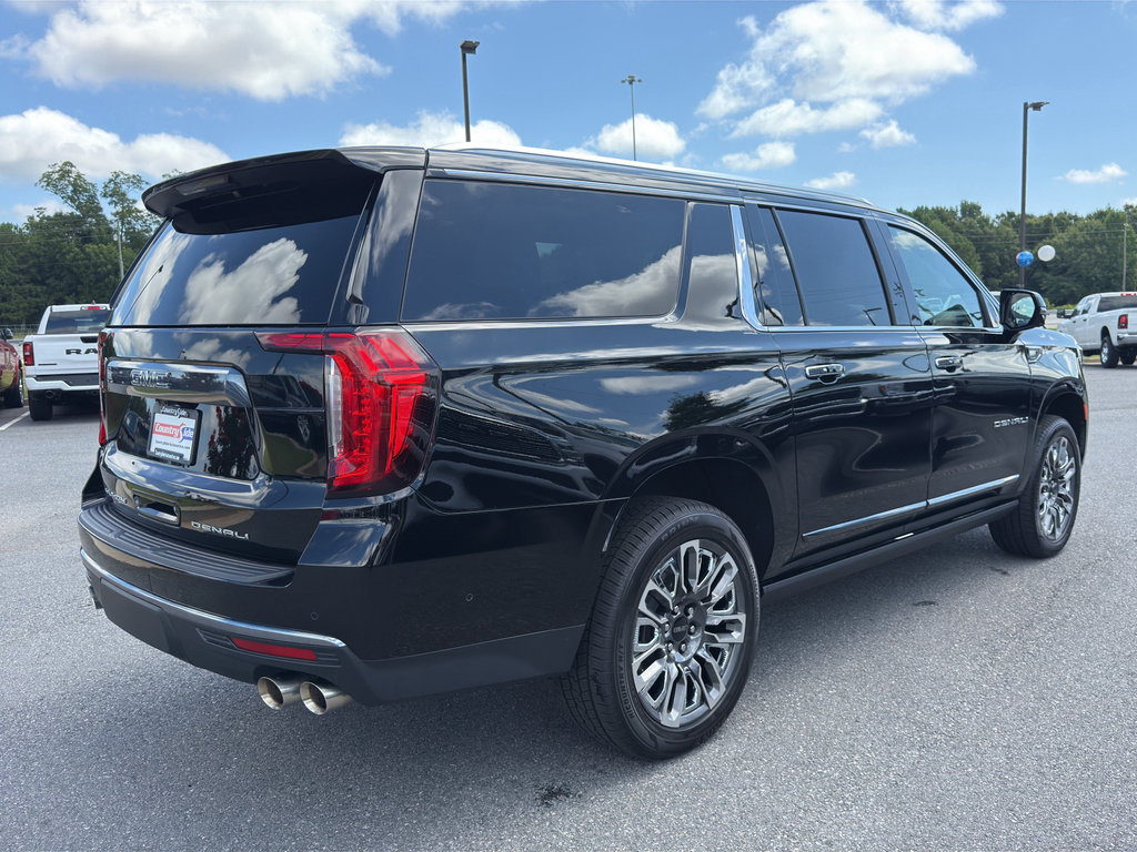 Used 2023 GMC Yukon XL Denali Ultimate AWD/4WD image 6
