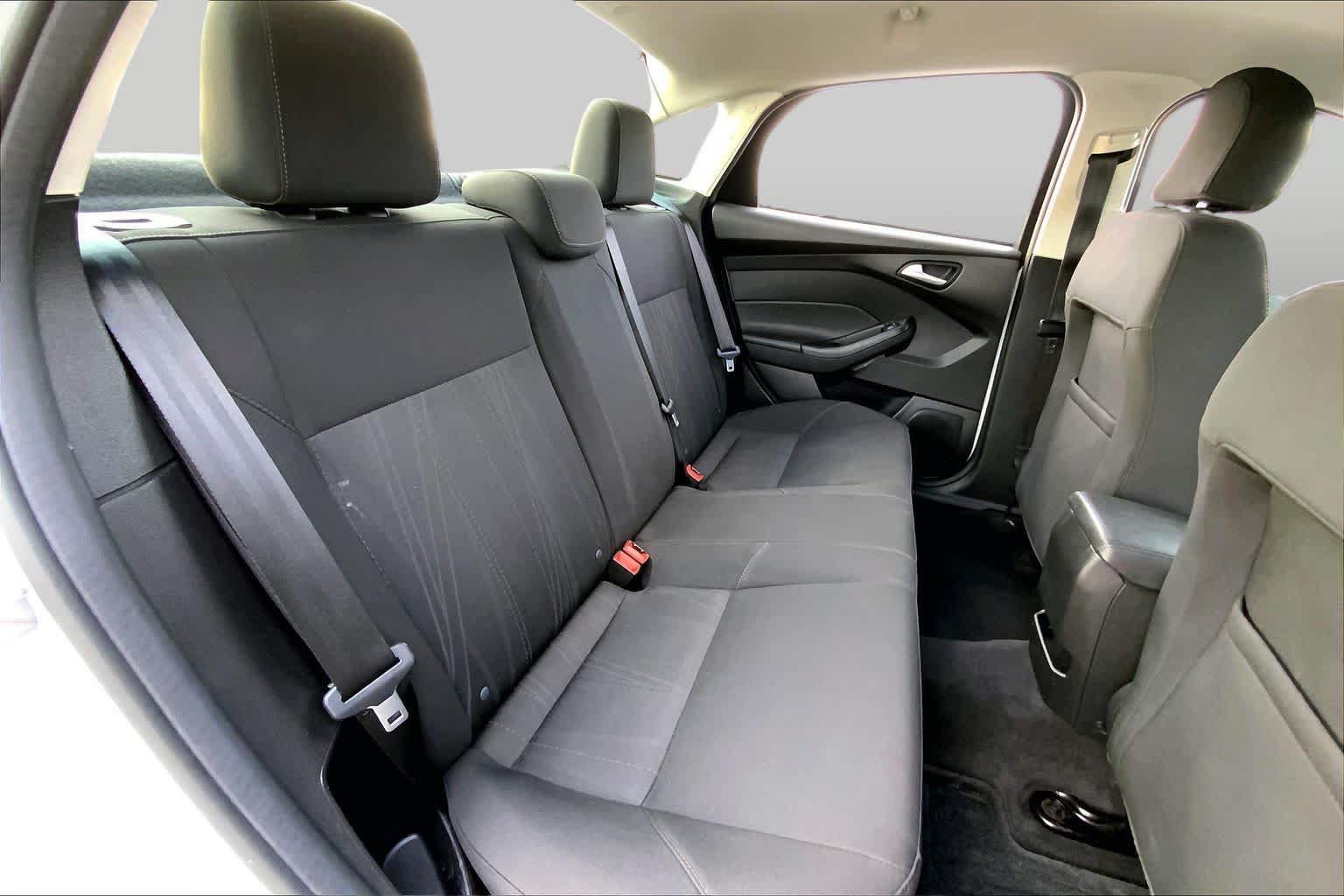 Used 2017 Ford Focus SE FWD image 19