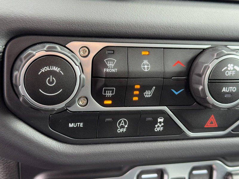 Used 2025 Jeep Wrangler Unlimited Rubicon w/ Convenience Group AWD/4WD image 21