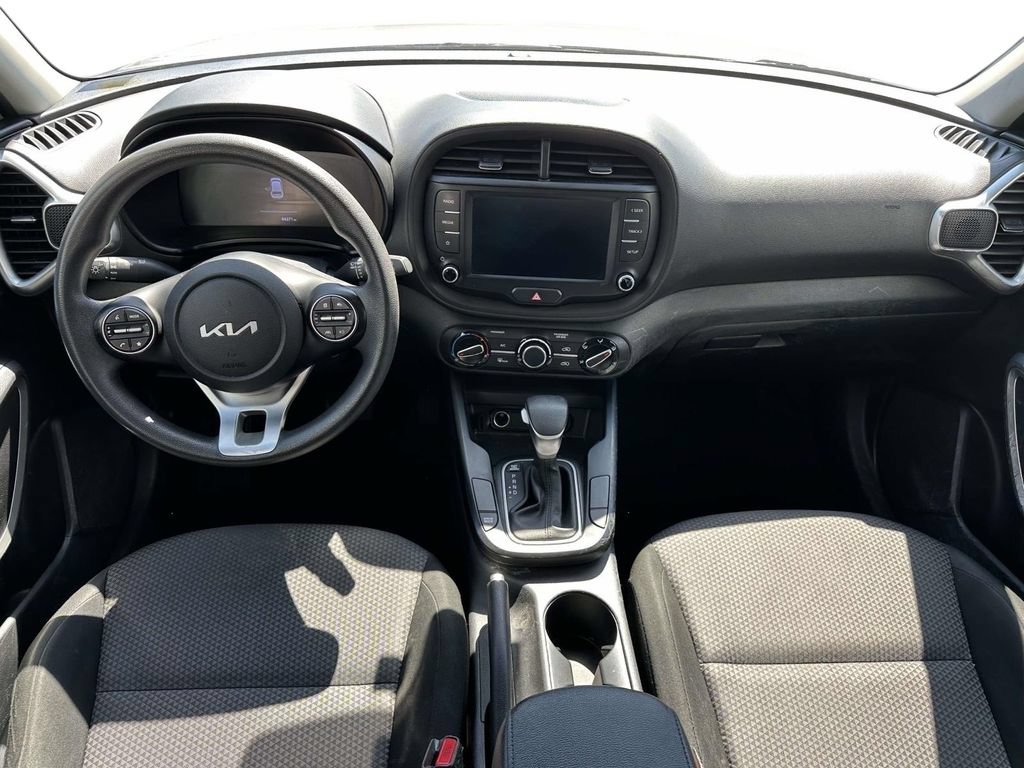 Used 2023 Kia Soul LX FWD image 13