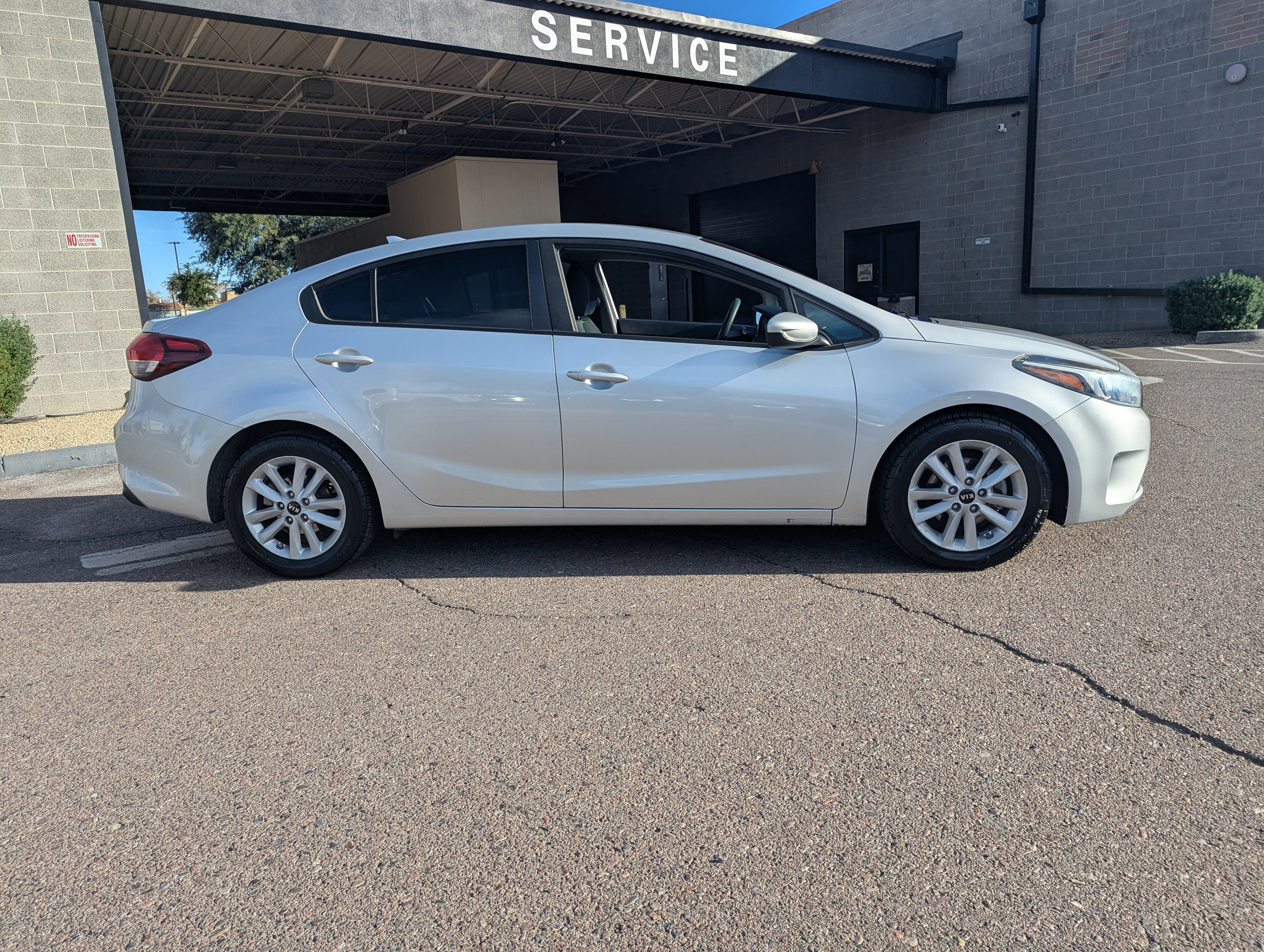 Used 2017 Kia Forte LX w/ LX Popular Package image 2