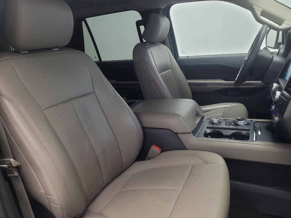 Used 2019 Ford Expedition XLT w/ Equipment Group 202A AWD/4WD image 21